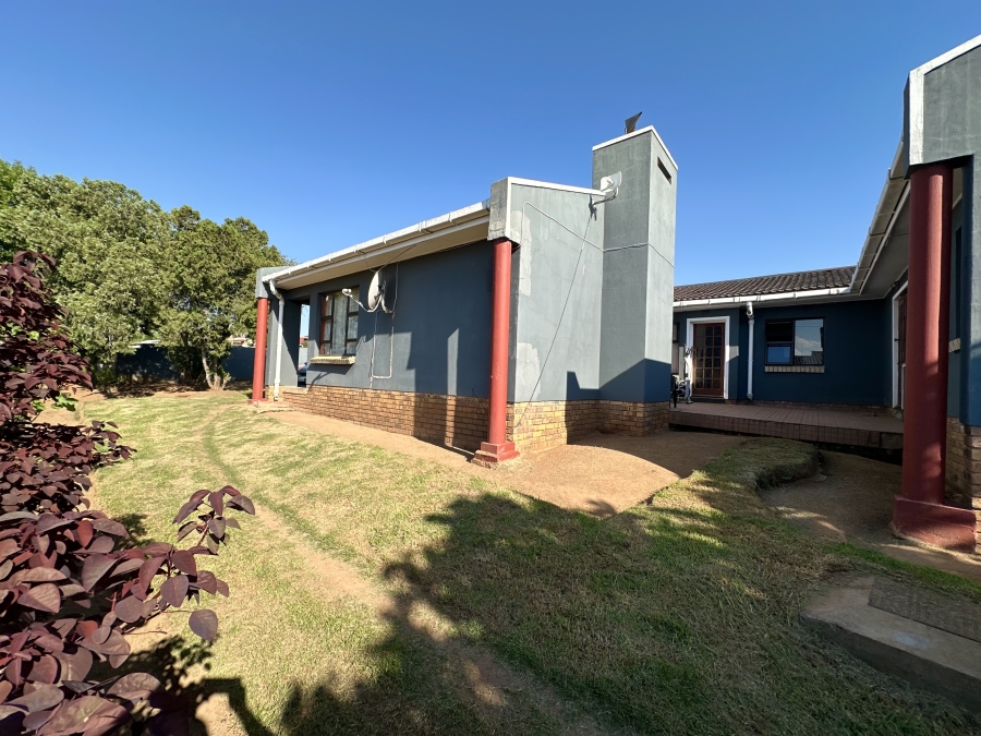 5 Bedroom Property for Sale in Southernwood Eastern Cape